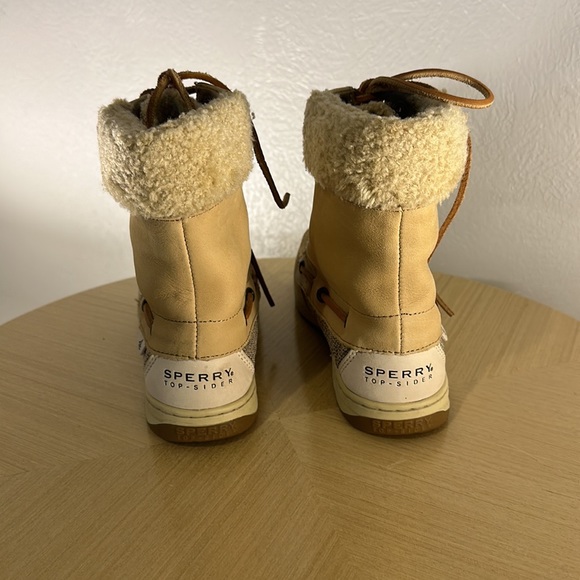 Sperry moccasin boot size 6 - Picture 3 of 4